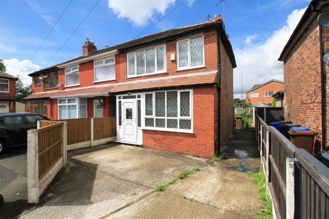 2 bed property, in Thankerton Avenue, £140,000