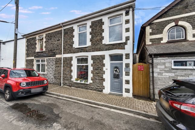 3 bed property, in Vaughan Street, £165,000
