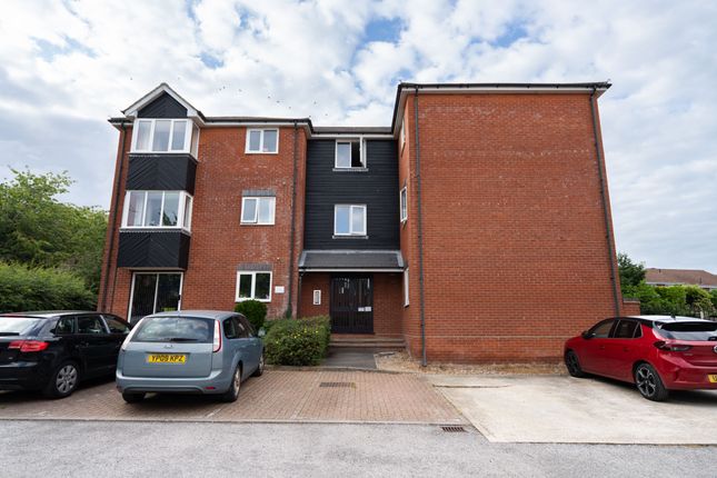 1 bed property, in Ranger Walk, £100,000