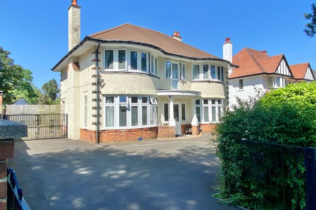 4 bed property, in Littledown Avenue, £695,000