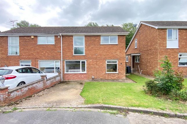 4 bed property, in Oatlands Avenue, £375,000