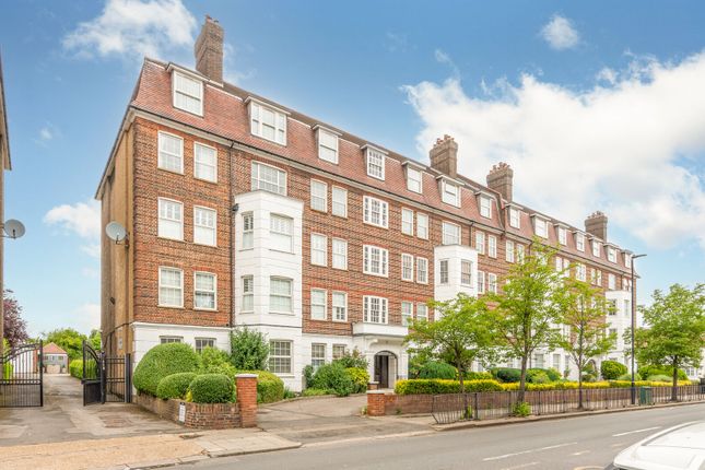 3 bed property, in Clarendon Court, £550,000