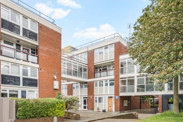 3 bed property, in Heron House, £475,000