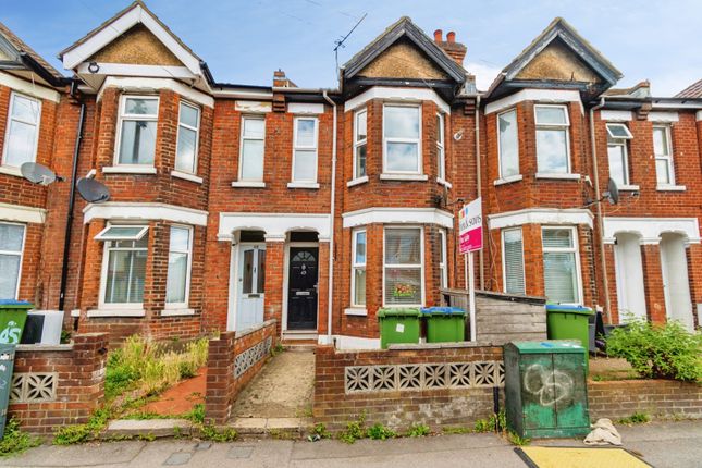 2 bed property, in Romsey Road, £250,000