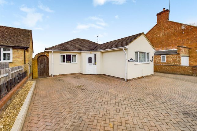 3 bed property, in Upper Street, £465,000