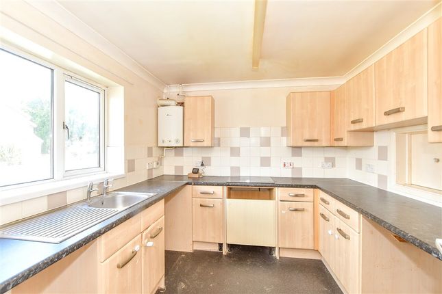 3 bed property, in Westfield Avenue, £300,000