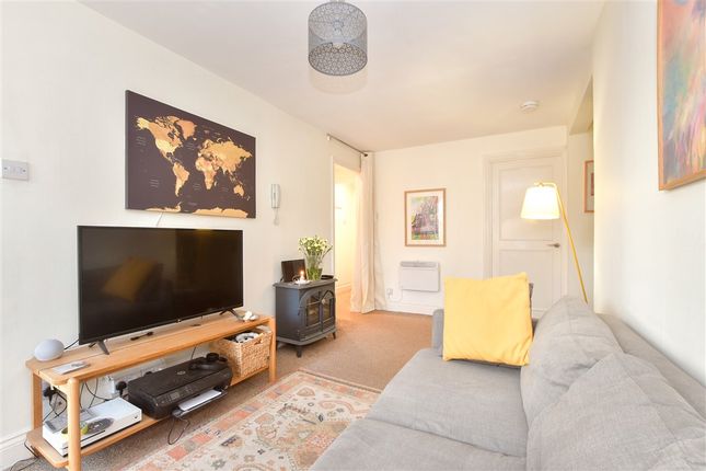 2 bed property, in Sandwich Road, £150,000