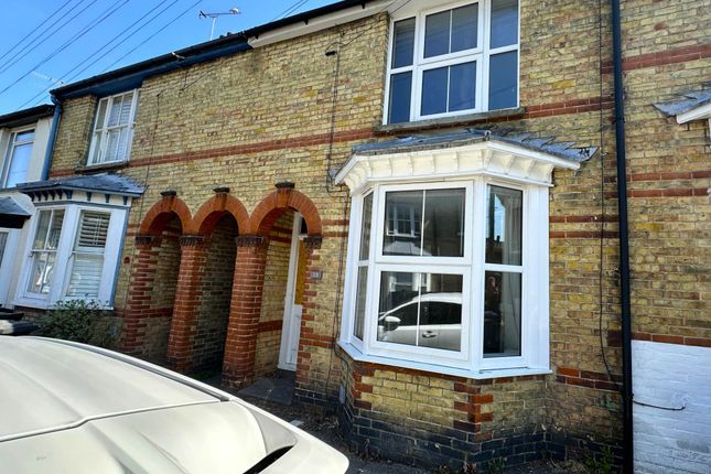 2 bed property, in Guildford Road, £285,000