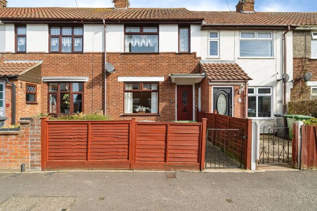 2 bed property, in Recreation Road, £110,000