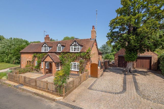 3 bed property, in Old Snitterfield Road, £625,000