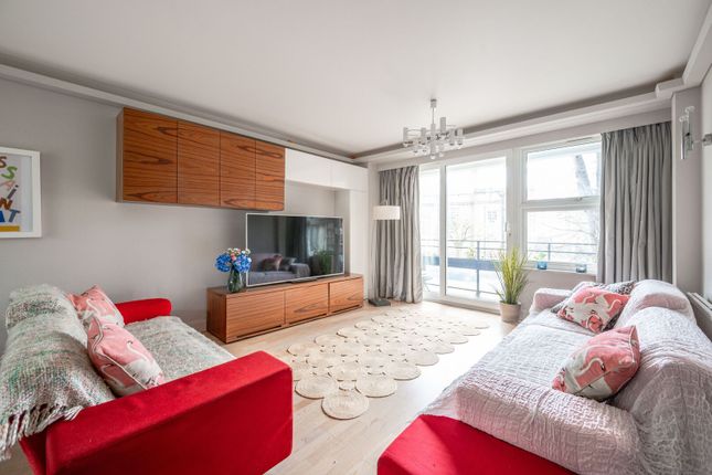 3 bed property, in Gloucester Avenue, £950,000