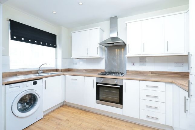 1 bed property, in Cezanne Road, £230,000