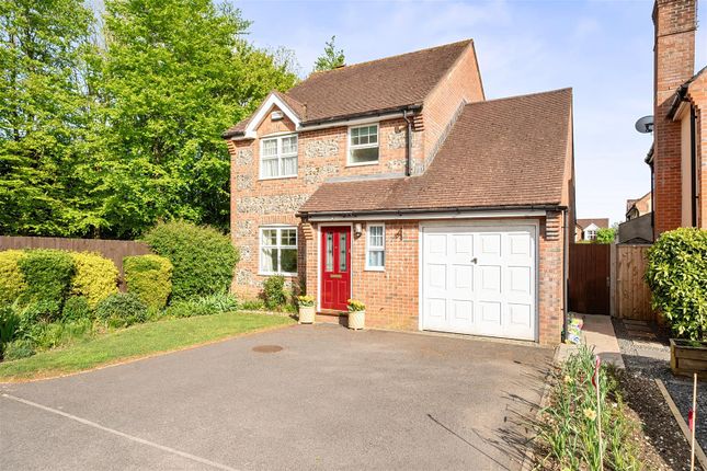 3 bed property, in Sandbourne Avenue, £385,000