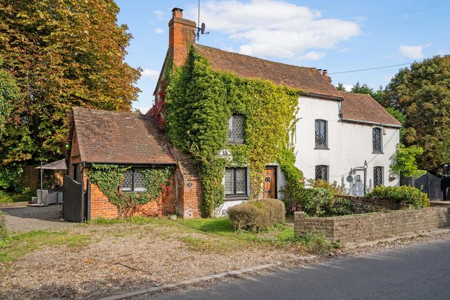 3 bed property, in Latimer Road, £675,000