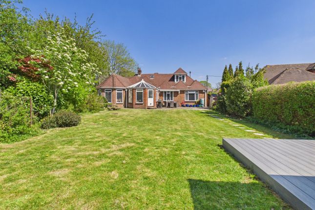 4 bed property, in Brays Close, £995,000