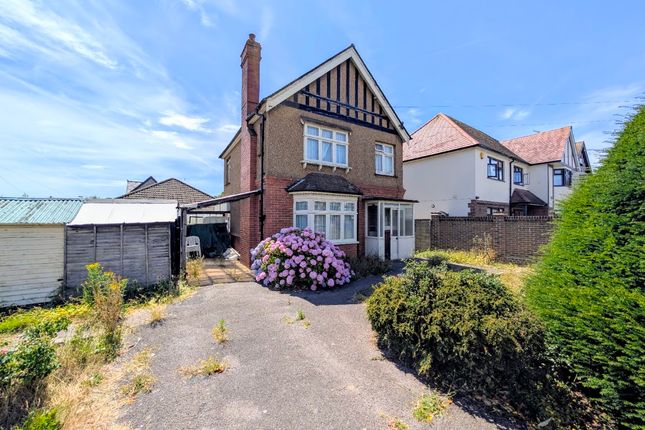 3 bed property, in St. Lawrence Avenue, £460,000