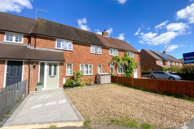 3 bed property, in Lynwood Crescent, £475,000