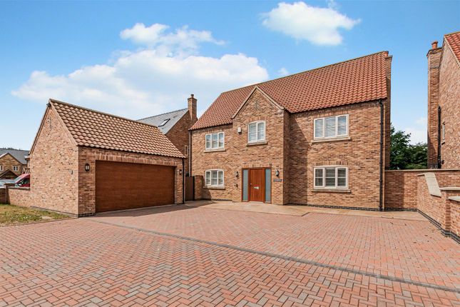 4 bed property, in Kilpin Close, £695,000