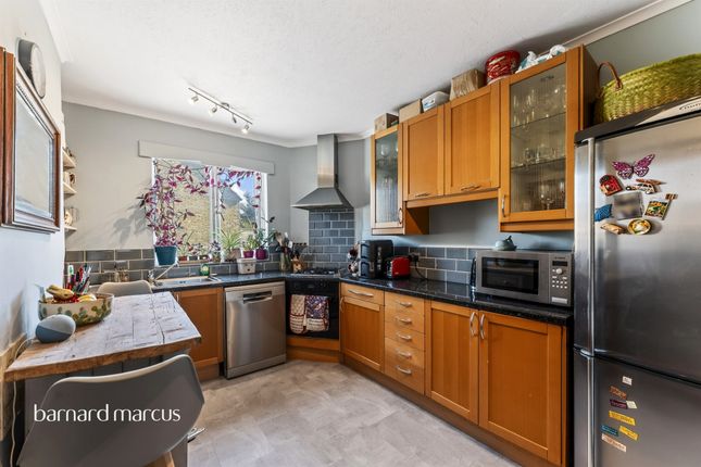 2 bed property, in Northanger Road, £450,000