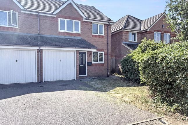 3 bed property, in The Oval, £335,000