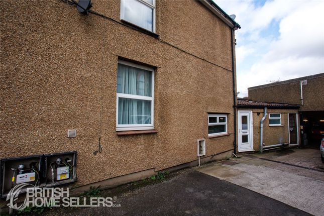1 bed property, in Fishponds Road, £100,000