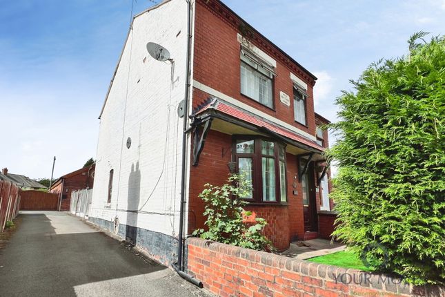 4 bed property, in Queens Road, £250,000