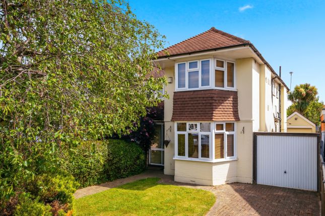 4 bed property, in Oxford Crescent, £750,000
