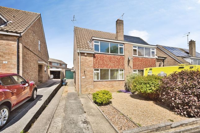 3 bed property, in Bucklers Mead Road, £230,000
