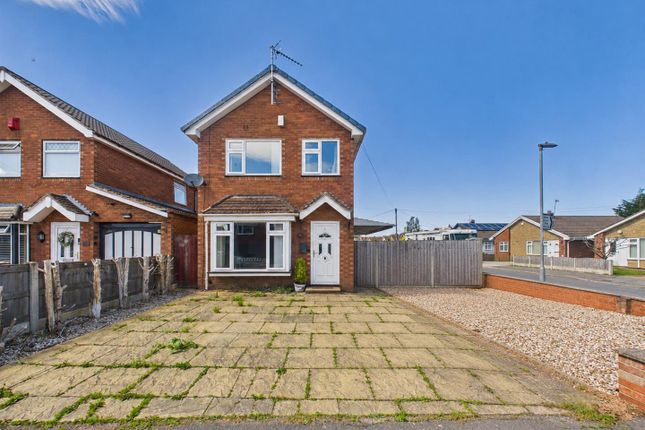 3 bed property, in Llwynon Close, £240,000