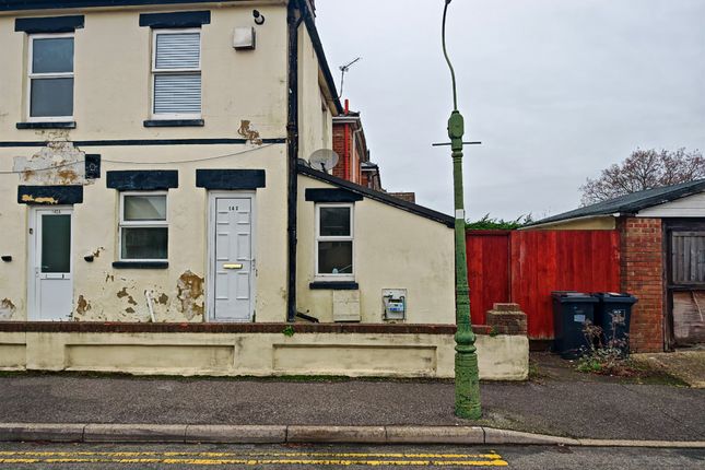 2 bed property, in Malvern Road, £120,000