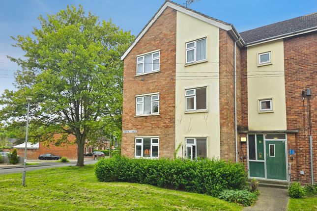 2 bed property, in Willow Crescent, £80,000