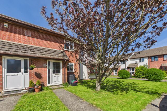 2 bed property, in Berkeley Close, £225,000