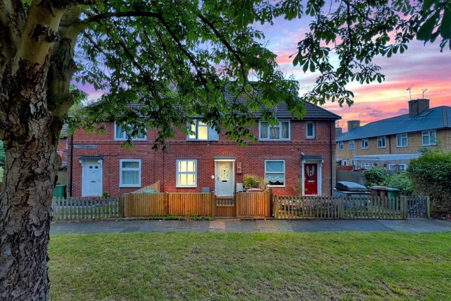 2 bed property, in Morden, £400,000