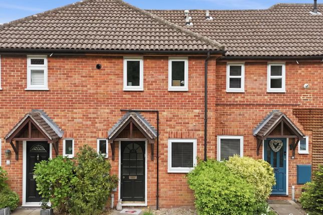 2 bed property, in Spalt Close, £335,000