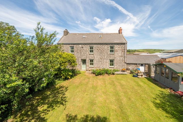 5 bed property, in Tredinney, £695,000
