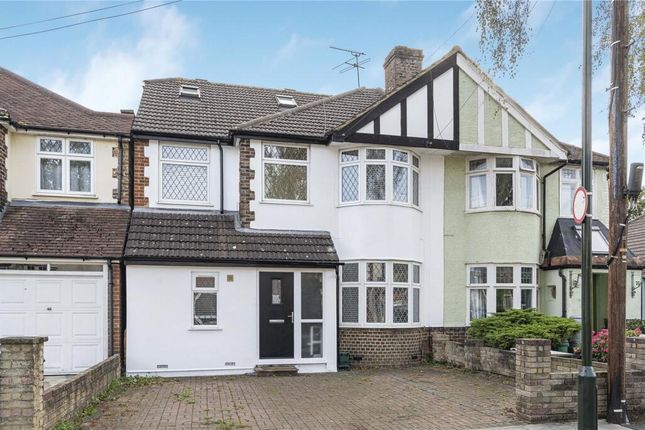 6 bed property, in Waverley Avenue, £799,950