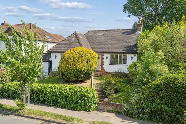 3 bed property, in Colburn Avenue, £670,000