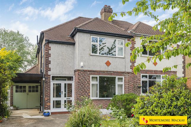3 bed property, in Oakwood Crescent, £865,000