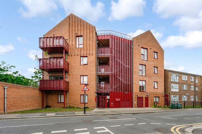 2 bed property, in Pretoria Avenue, £450,000
