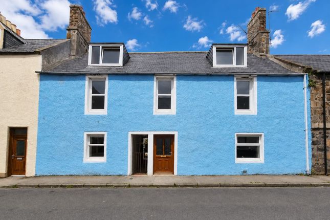 4 bed property, in 68 North Castle Street, £150,000
