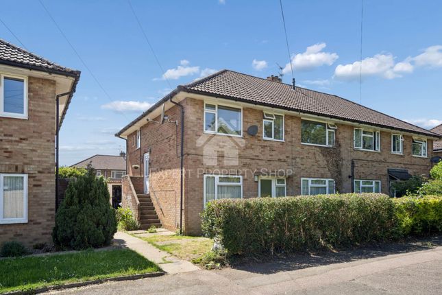 2 bed property, in Hollybush Road, £180,000