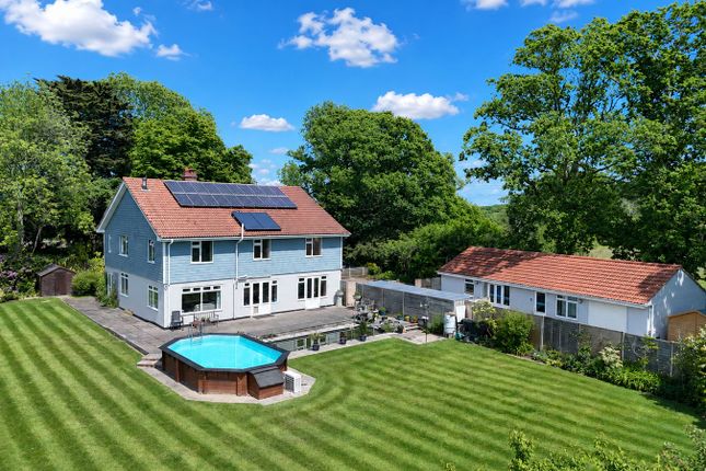 5 bed property, in Silver Street, £995,000