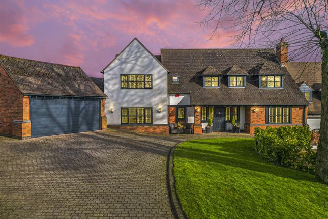 5 bed property, in Pine Leigh, £1,395,000