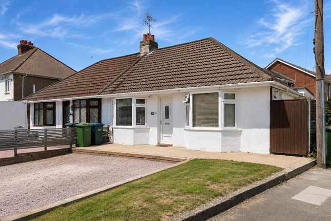 2 bed property, in Gudge Heath Lane, £325,000