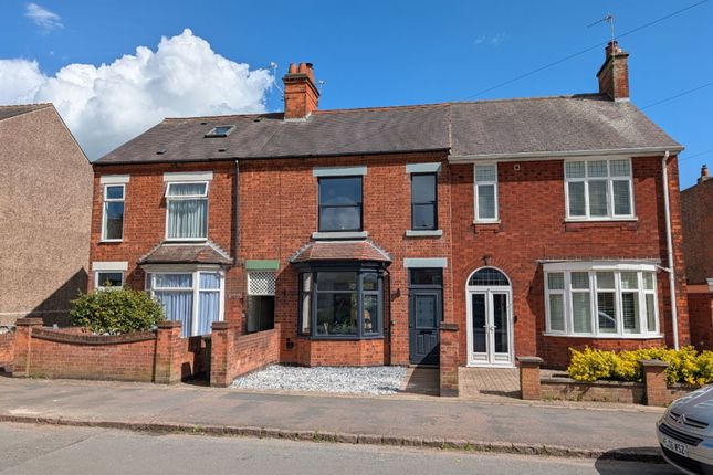 3 bed property, in Seagrave Road, £290,000