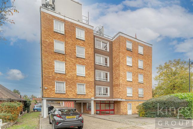 1 bed property, in Uvedale Road, £245,000