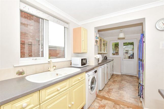 3 bed property, in Wraysbury Park Drive, £325,000