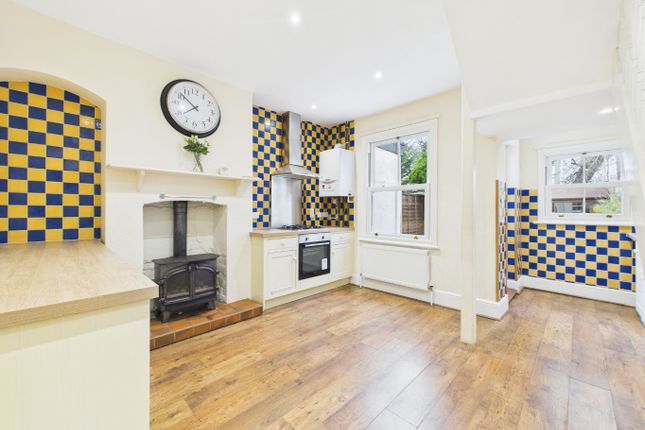 2 bed property, in Baldwyns Road, £395,000