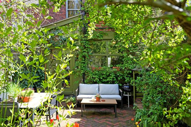 3 bed property, in Kenbourne Grove, £495,000