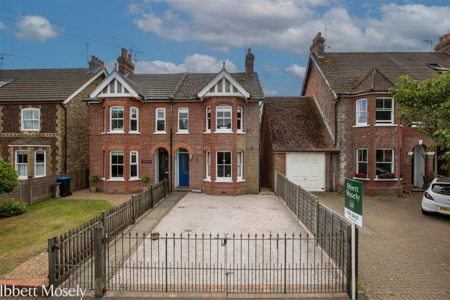 3 bed property, in Oxted Road, £575,000